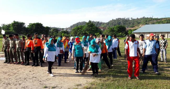 Seluruh Pegawai Pemko Batam Gotong Royong Tangani Banjir